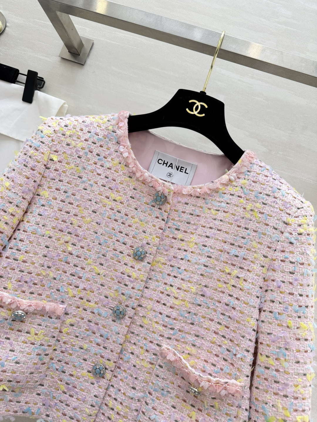 #Chane♡²⁶新款粉彩粗花呢小香风外套 把春天穿在身上 混色纱线 重工珠片点缀细节显贵奢华 甜美又不