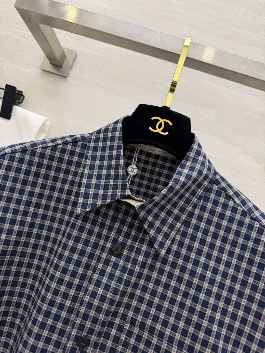 #CHAN♡²⁶.蓝格纹硬核上线💥经典格纹+皮质双C标识宽松版型自带街头感！高品质 现货来size：36