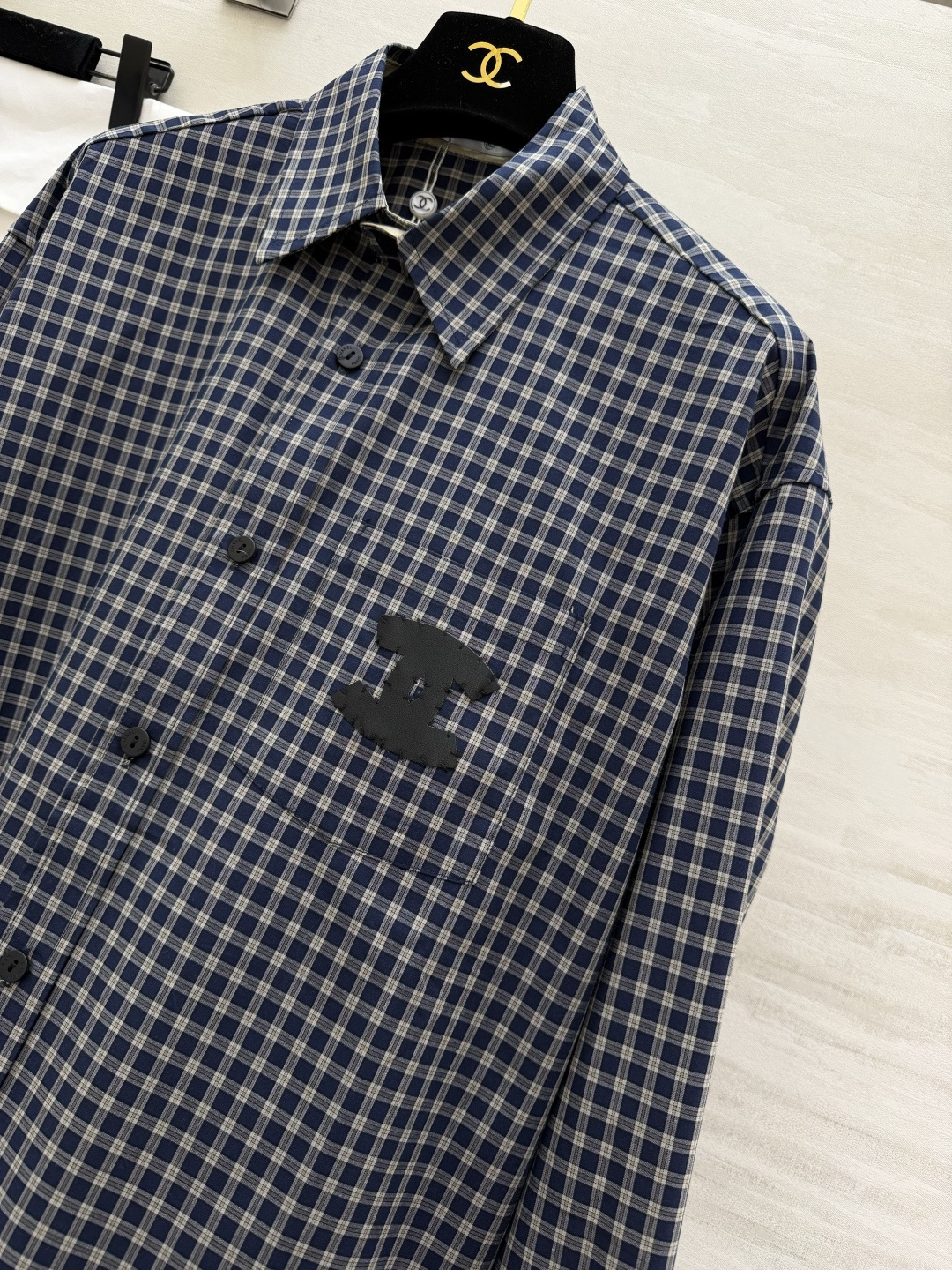 #CHAN♡²⁶.蓝格纹硬核上线💥经典格纹+皮质双C标识宽松版型自带街头感！高品质 现货来size：36