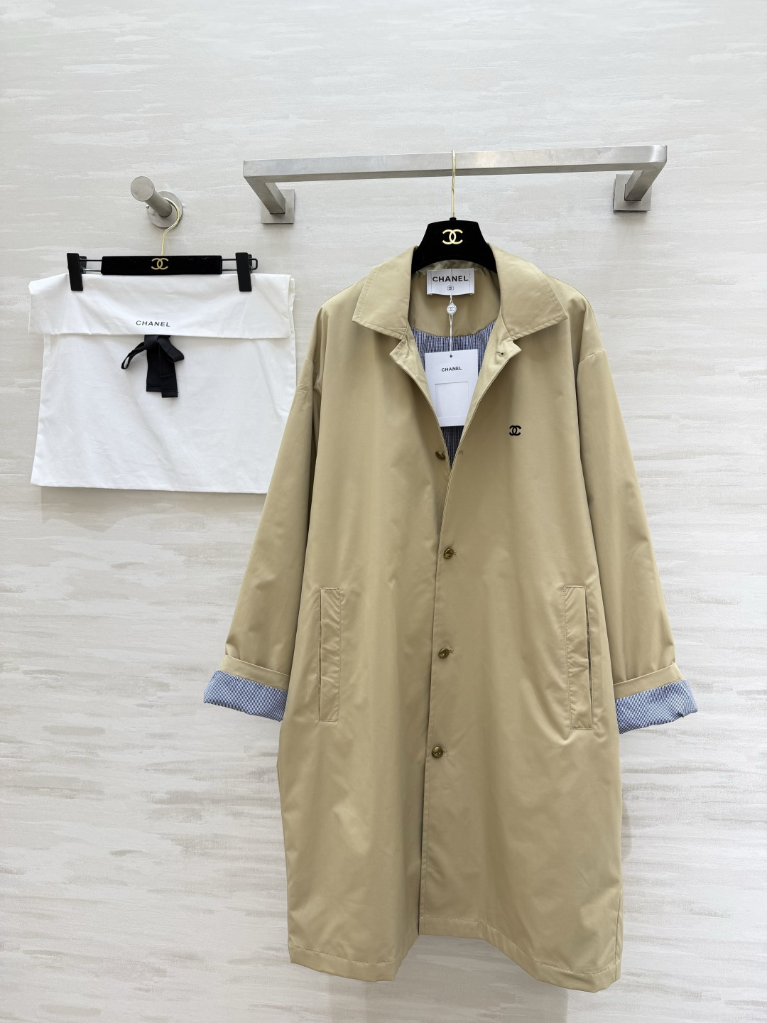 #Chane♡中古卡其色风衣 纯棉面料 内衬条纹设计质感挺阔又舒适 宽松版型 包容性强 适合多种身材！正