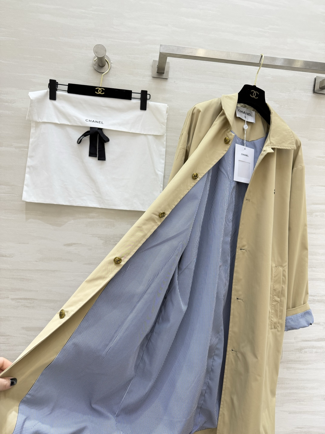 #Chane♡中古卡其色风衣 纯棉面料 内衬条纹设计质感挺阔又舒适 宽松版型 包容性强 适合多种身材！正