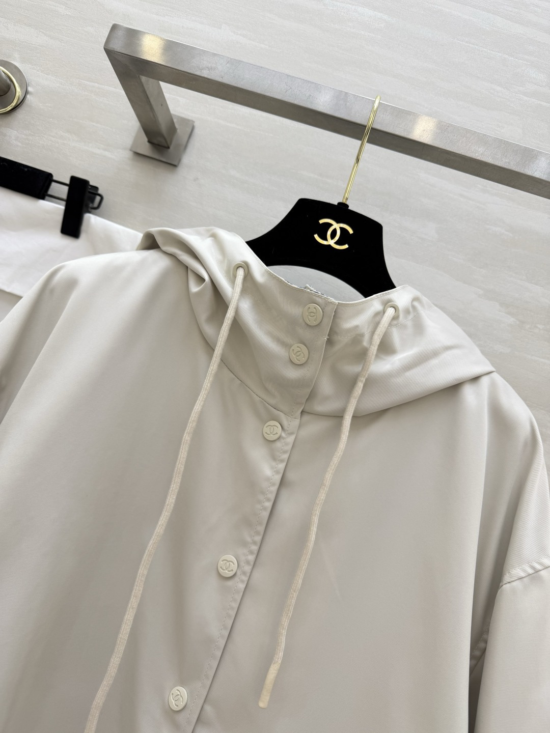 ▪️CHAN♡²⁶新款后背涂鸦连帽外套｜把随性穿在身上▪️ 复古涂鸦做旧字母 高品质定制 ▪️现货首发s