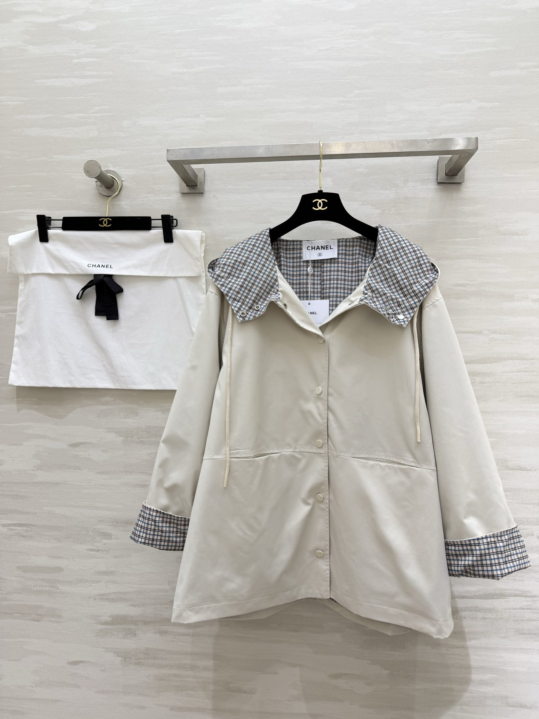 ▪️CHAN♡²⁶新款后背涂鸦连帽外套｜把随性穿在身上▪️ 复古涂鸦做旧字母 高品质定制 ▪️现货首发s