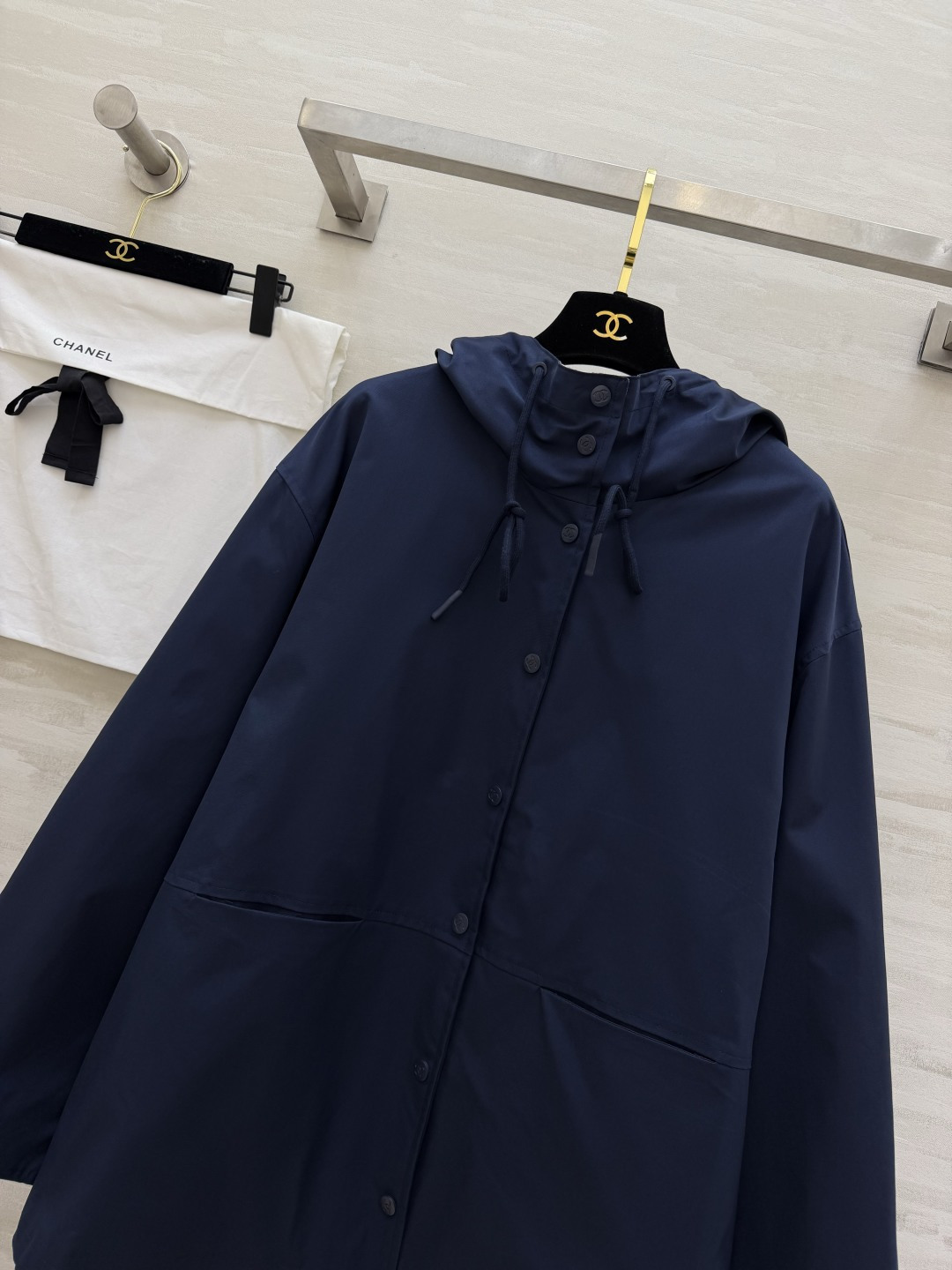 ▪️CHAN♡²⁶新款后背涂鸦连帽外套｜把随性穿在身上▪️ 复古涂鸦做旧字母 高品质定制 ▪️现货首发s