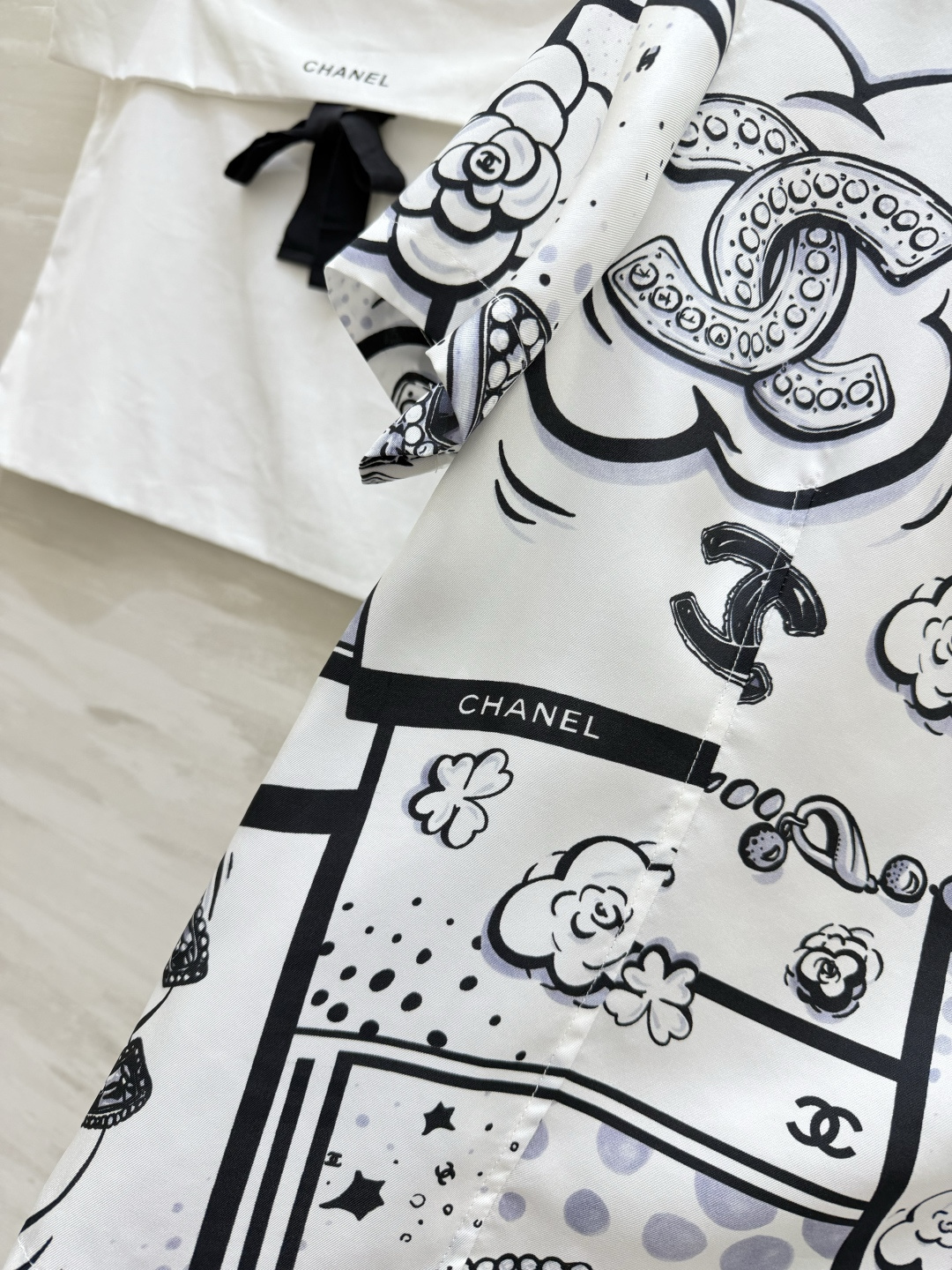 #Chane♡²⁶B 满印花短袖真丝上衣 100%定制桑蚕丝 上身丝滑透气 高品质定制 现货首发size