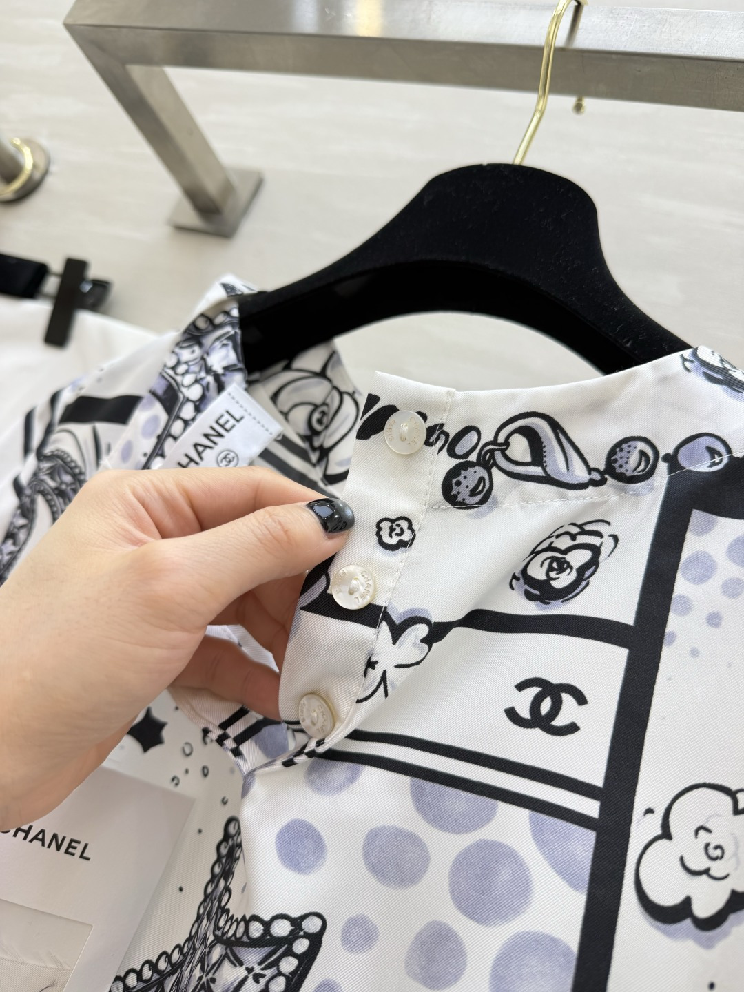 #Chane♡²⁶B 满印花短袖真丝上衣 100%定制桑蚕丝 上身丝滑透气 高品质定制 现货首发size