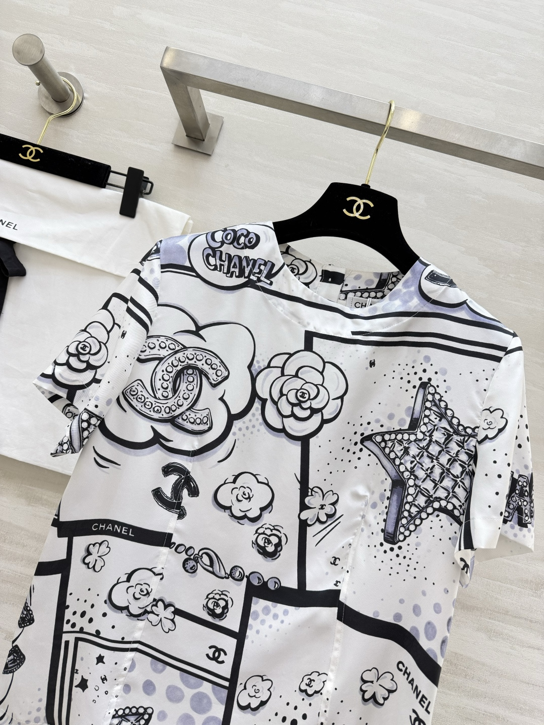 #Chane♡²⁶B 满印花短袖真丝上衣 100%定制桑蚕丝 上身丝滑透气 高品质定制 现货首发size