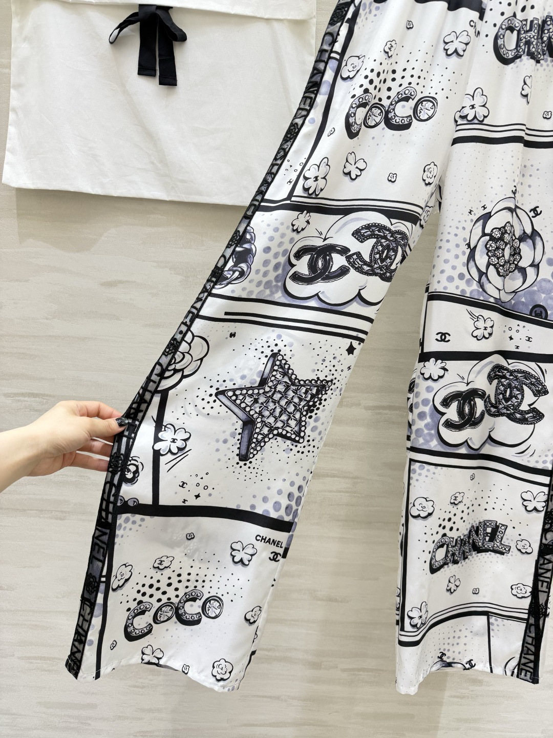 #Chane♡²⁶B 满印花短袖真丝裤 100%定制桑蚕丝 上身丝滑透气 高品质定制 现货首发size：