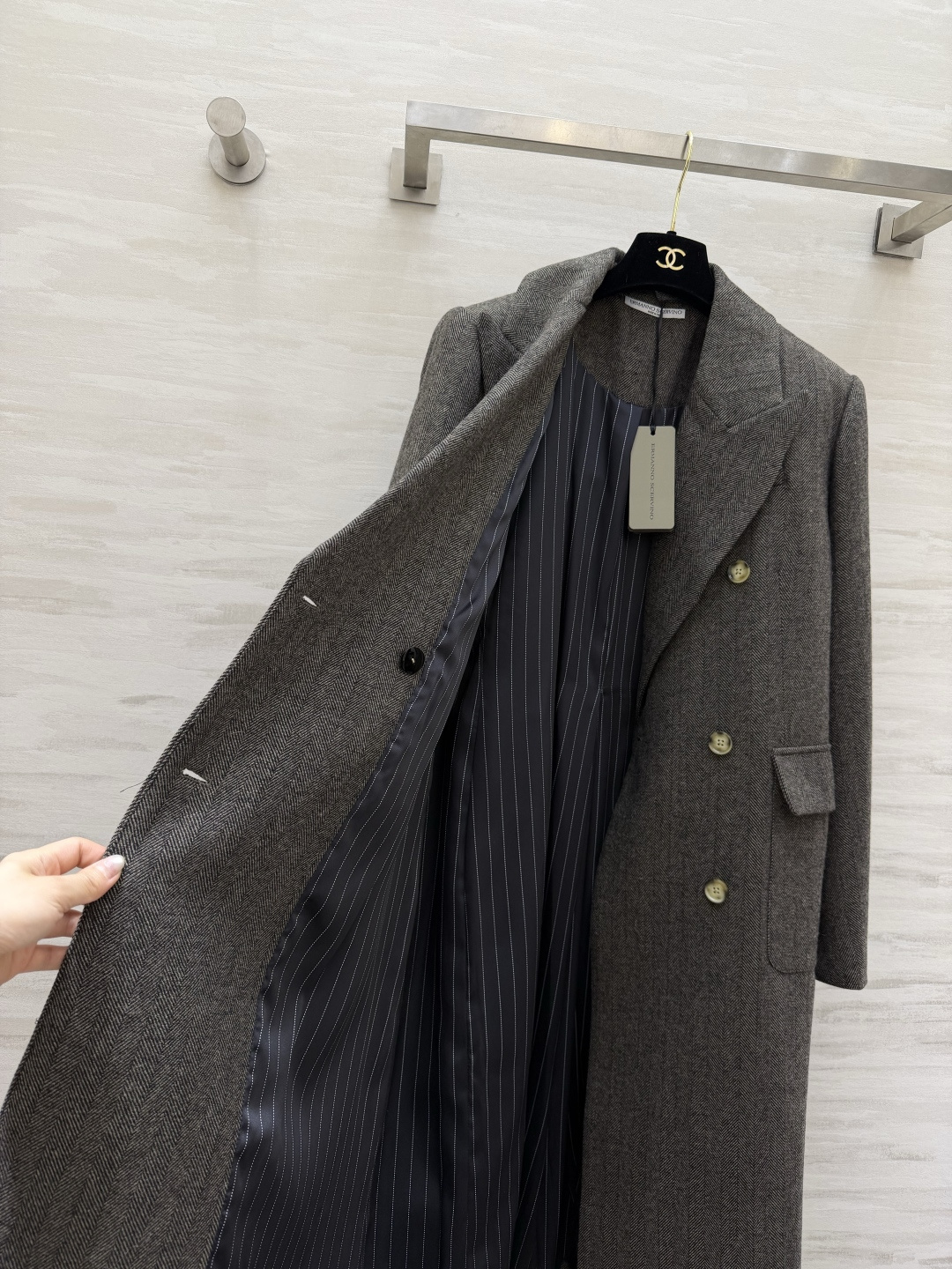 Ermanno scervino²⁶新款 深灰人字纹大衣 经典大气廓形 低调中透着高级 简约却足够惊艳！