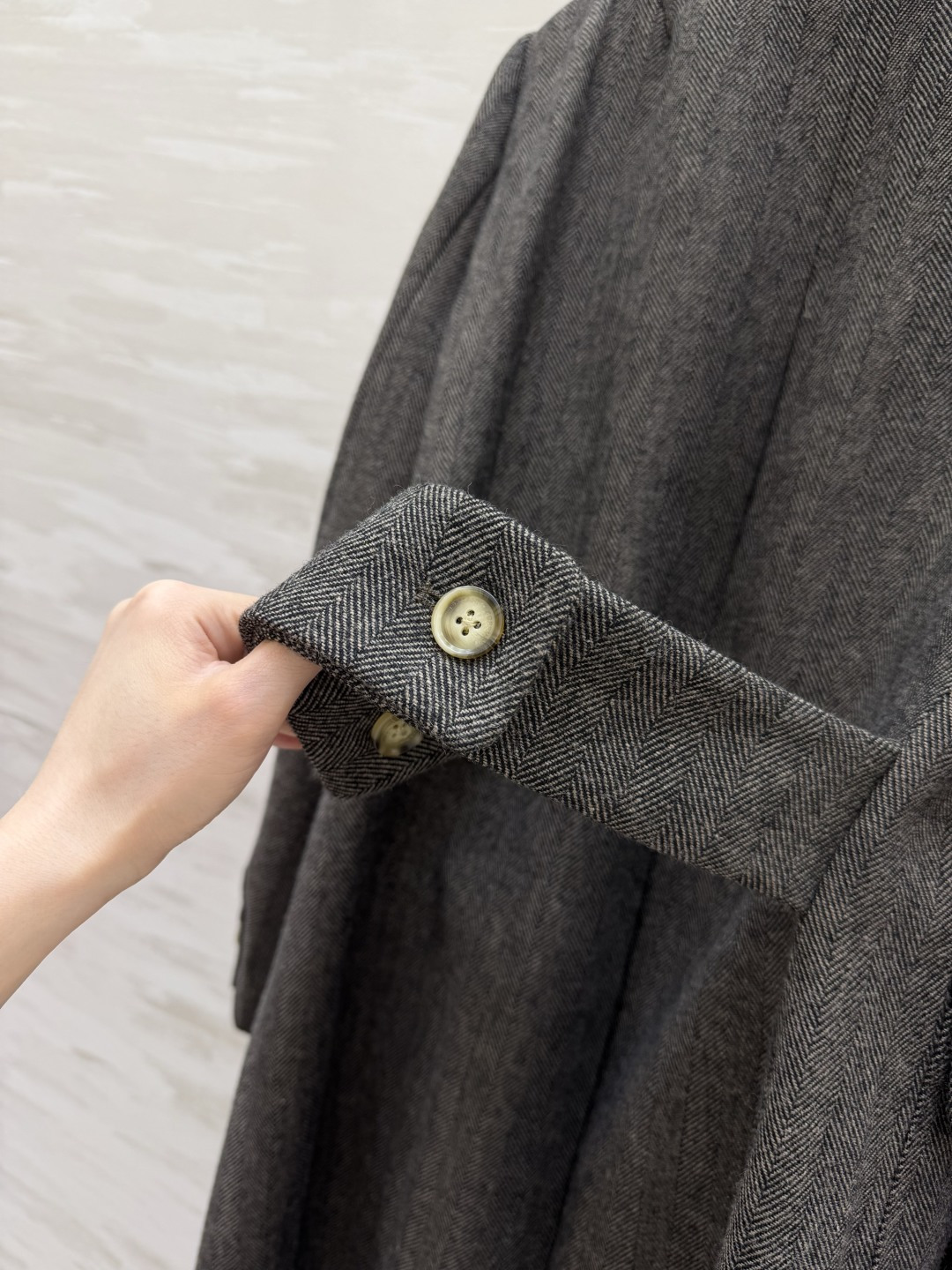 Ermanno scervino²⁶新款 深灰人字纹大衣 经典大气廓形 低调中透着高级 简约却足够惊艳！