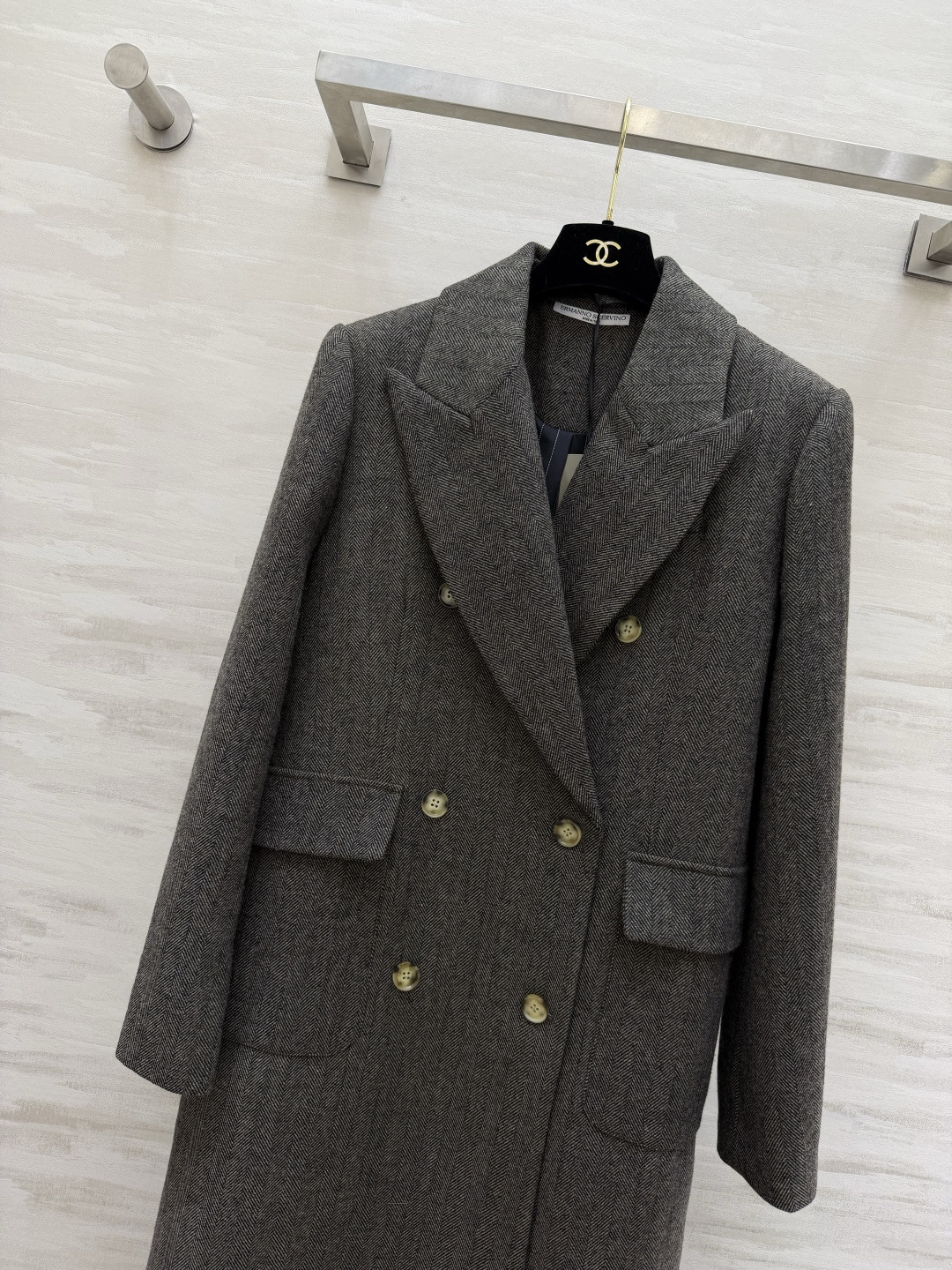 Ermanno scervino²⁶新款 深灰人字纹大衣 经典大气廓形 低调中透着高级 简约却足够惊艳！