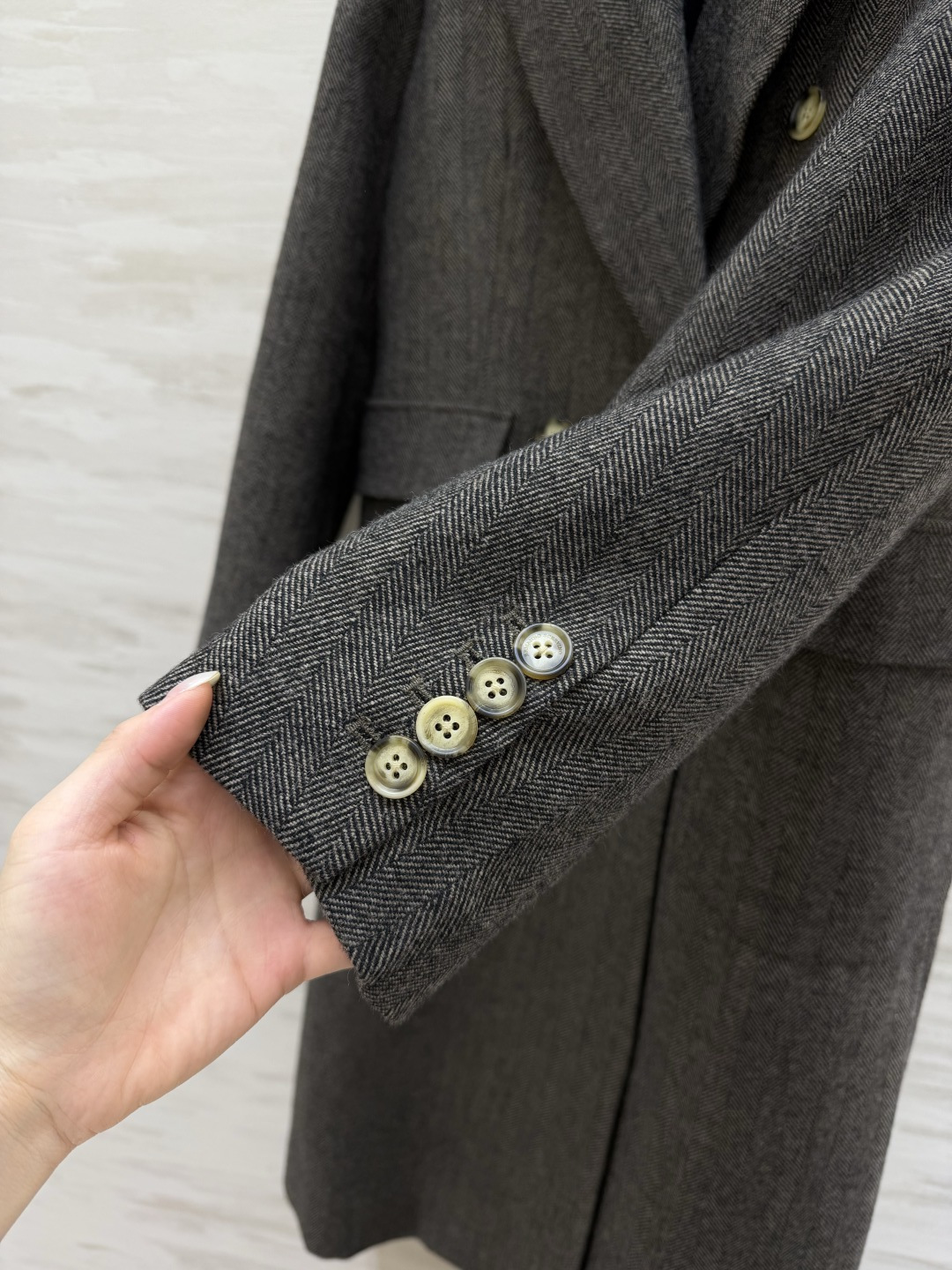 Ermanno scervino²⁶新款 深灰人字纹大衣 经典大气廓形 低调中透着高级 简约却足够惊艳！