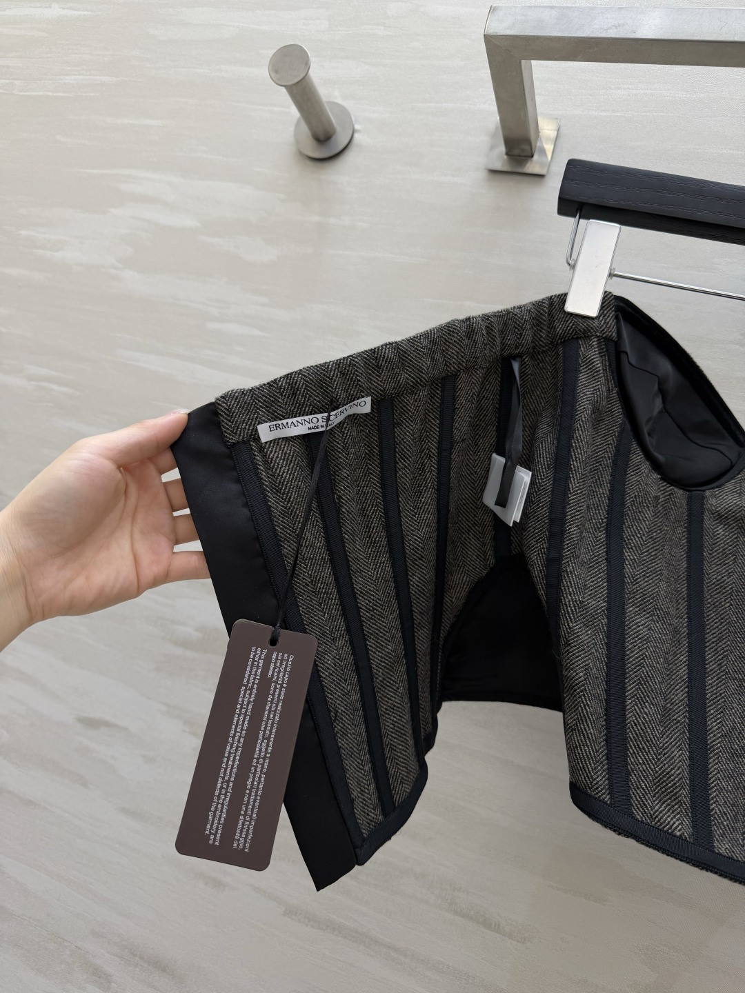 Ermanno Scervin♡²⁶新款 人字纹抹胸胸衣｜把高级感焊在身上✨深灰人字纹羊毛面料自带复古腔