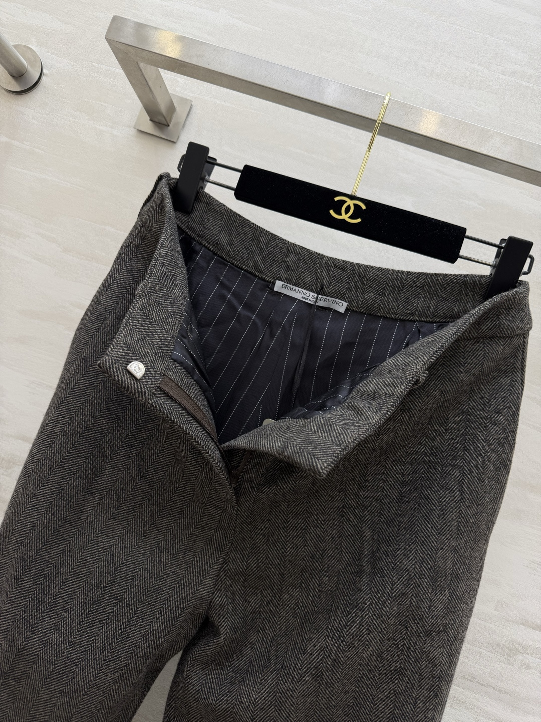 Ermanno Scervin♡²⁶新款 人字纹直筒西裤 把高级感焊在身上✨深灰人字纹羊毛面料自带复古腔