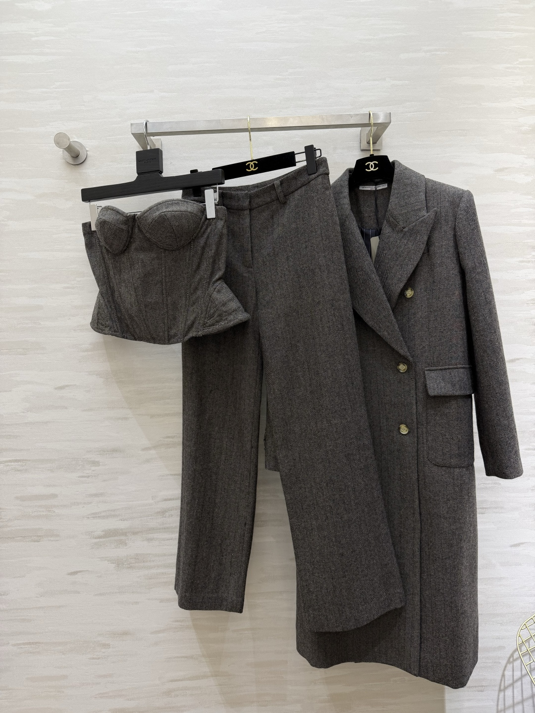 Ermanno Scervin♡²⁶新款 人字纹直筒西裤 把高级感焊在身上✨深灰人字纹羊毛面料自带复古腔