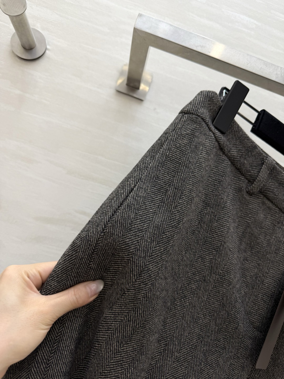 Ermanno Scervin♡²⁶新款 人字纹直筒西裤 把高级感焊在身上✨深灰人字纹羊毛面料自带复古腔