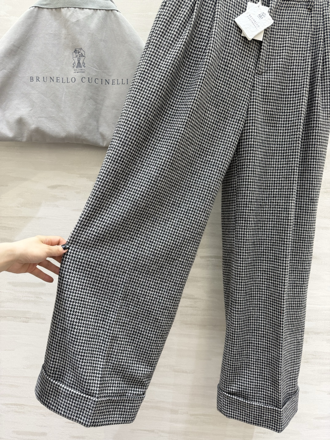 #Brunello Cucinell♡²⁶新款 格纹直筒西裤 立体剪裁上身大气显贵 高品质 现货首发si