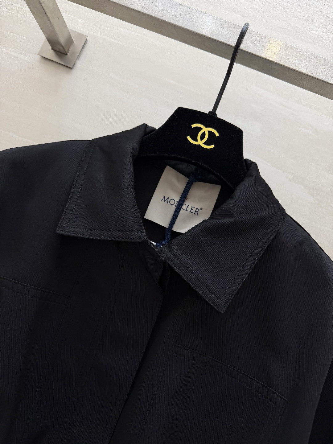 #Moncle♡²⁶新款 翻领抽绳收腰风衣外套 利落翻领+抽绳收腰 随性又显比例 卡其色温柔高级 黑色酷