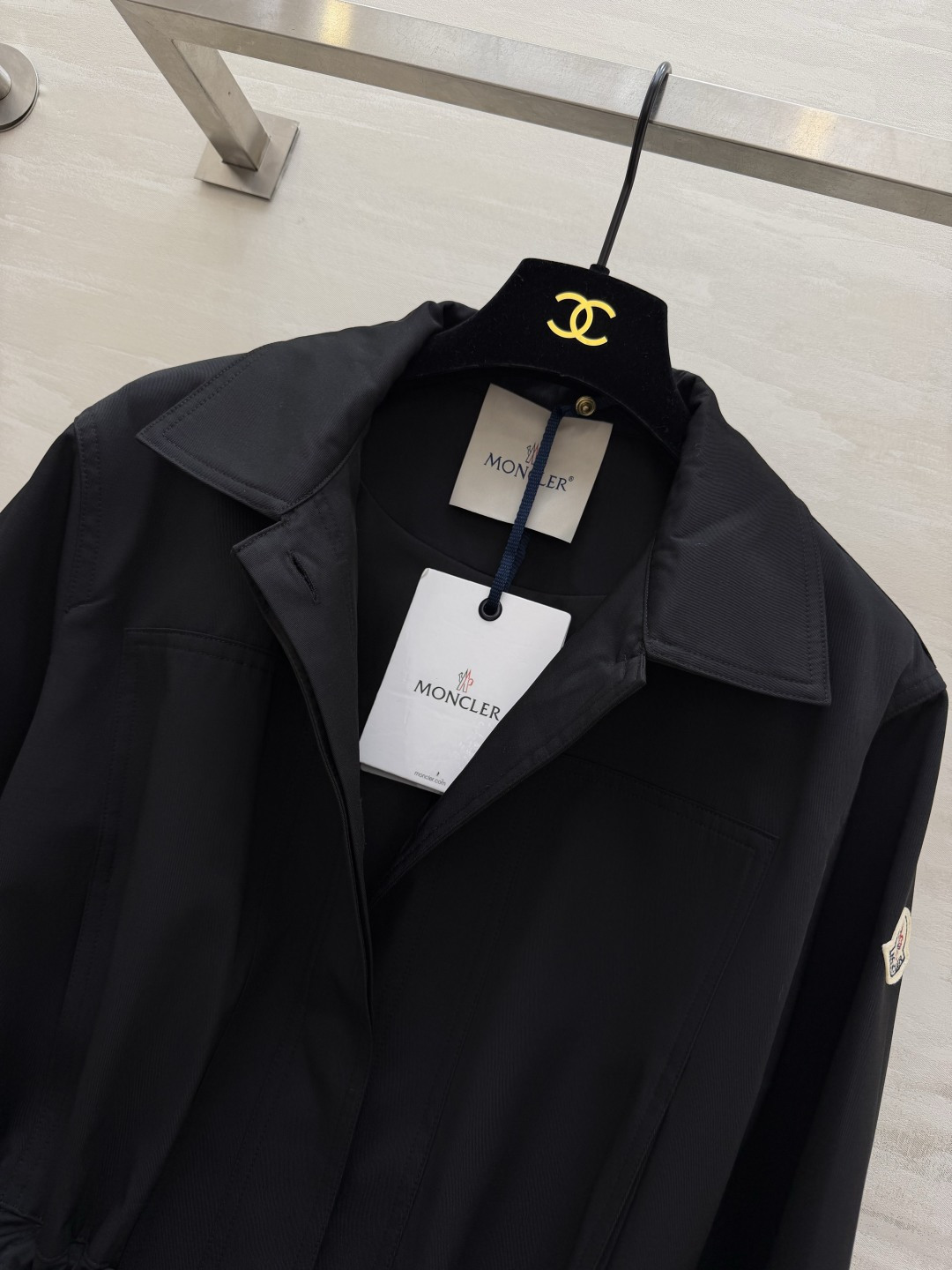 #Moncle♡²⁶新款 翻领抽绳收腰风衣外套 利落翻领+抽绳收腰 随性又显比例 卡其色温柔高级 黑色酷