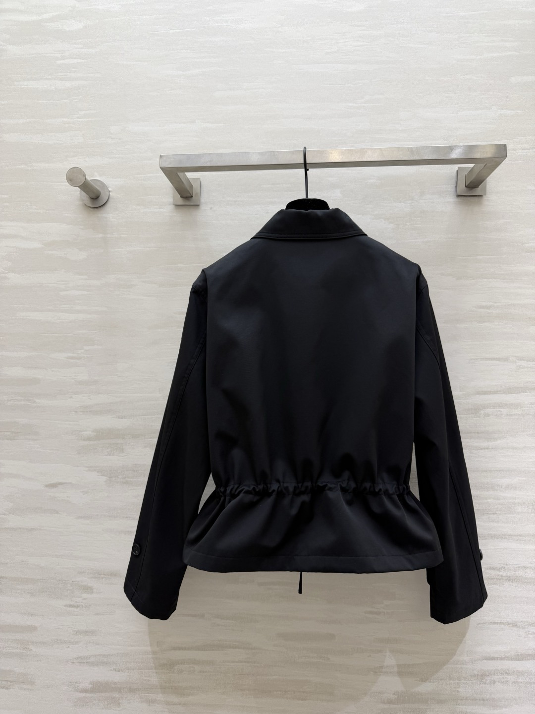 #Moncle♡²⁶新款 翻领抽绳收腰风衣外套 利落翻领+抽绳收腰 随性又显比例 卡其色温柔高级 黑色酷