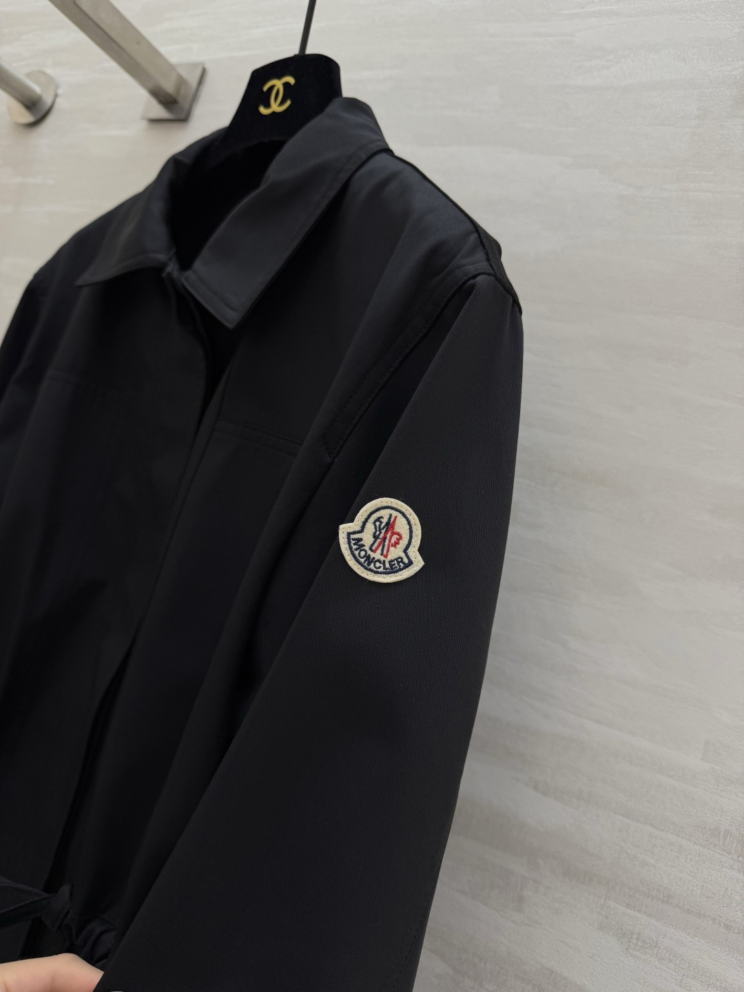 #Moncle♡²⁶新款 翻领抽绳收腰风衣外套 利落翻领+抽绳收腰 随性又显比例 卡其色温柔高级 黑色酷