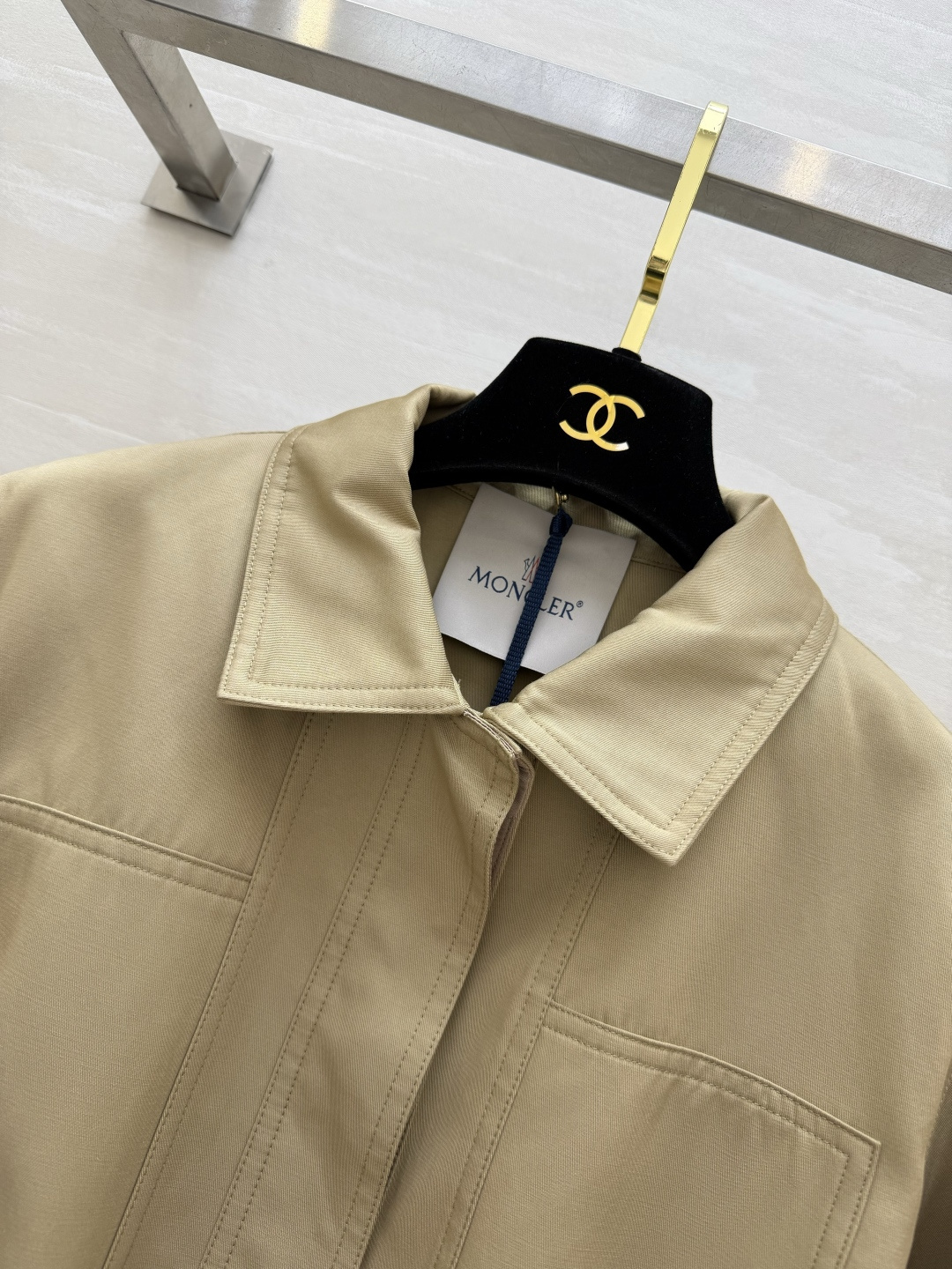 #Moncle♡²⁶新款 翻领抽绳收腰风衣外套 利落翻领+抽绳收腰 随性又显比例 卡其色温柔高级 黑色酷