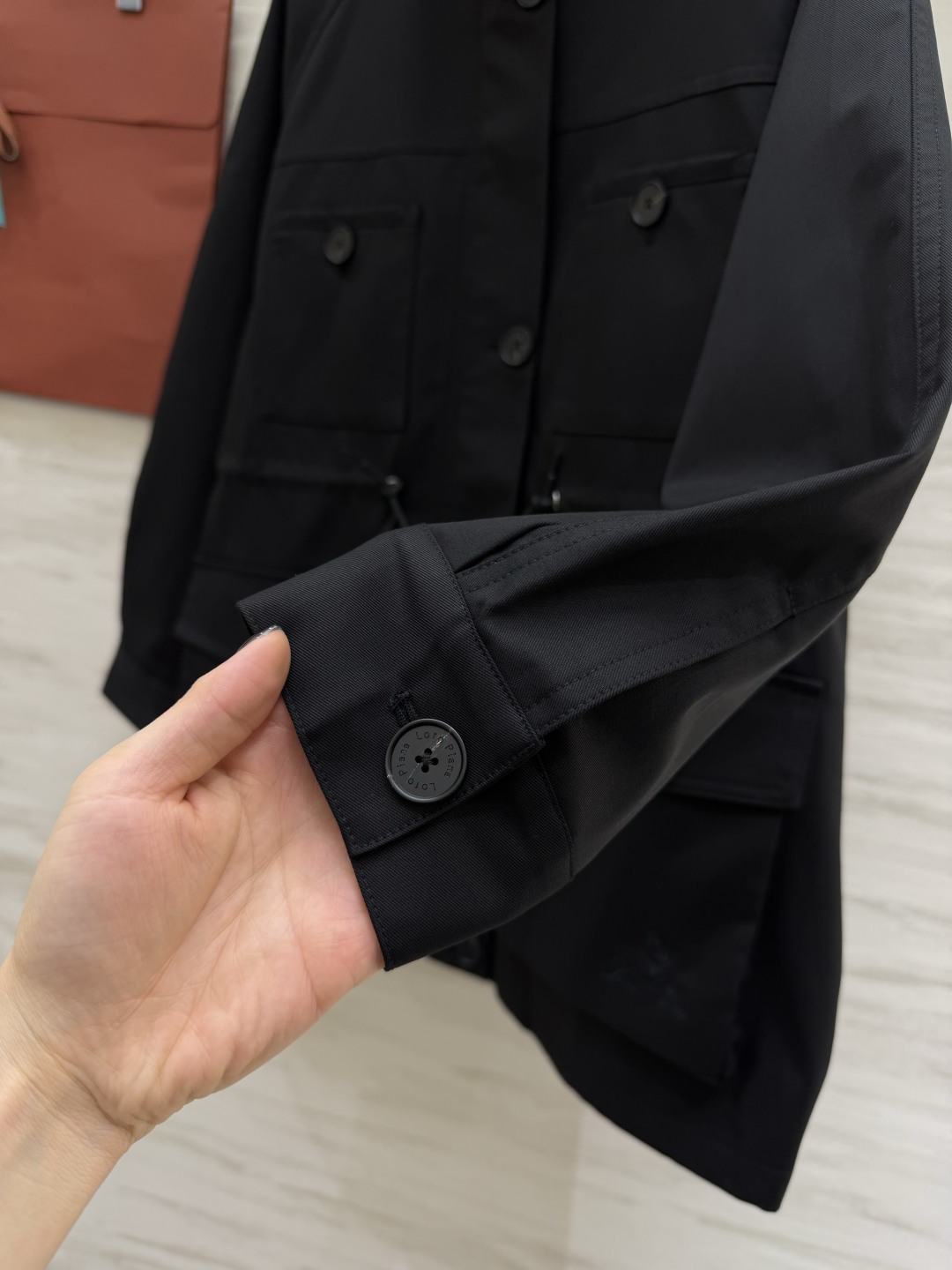 #Loro Pian♡²⁶新款 立领抽绳风衣外套 利落立领+抽绳收腰 随性又显比例 卡其色复古高级 黑色