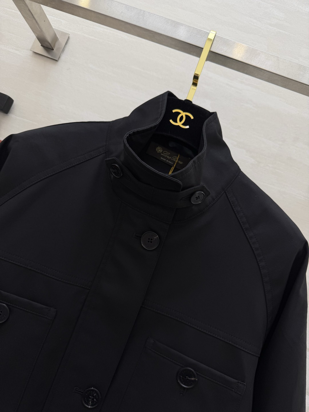 #Loro Pian♡²⁶新款 立领抽绳风衣外套 利落立领+抽绳收腰 随性又显比例 卡其色复古高级 黑色