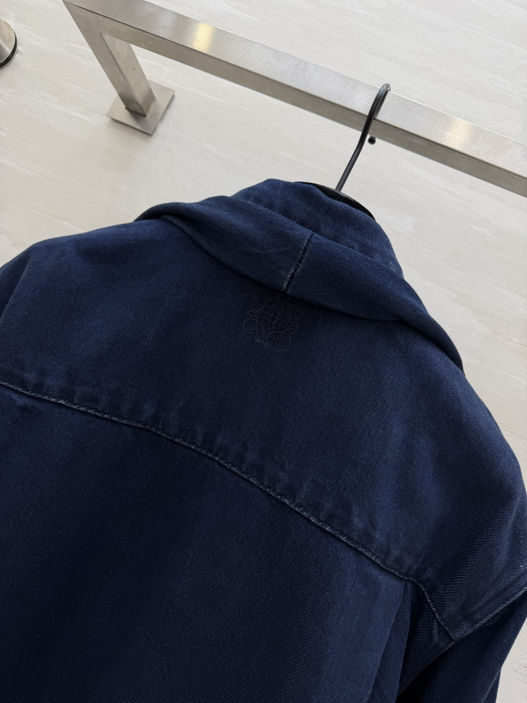 LOEW♡²⁶新款｜被这件衬衫趣味到了🩹🏻来自具有独特建筑风格的西班牙 🧔🏻‍♂️连衬衫也可以用建筑手法