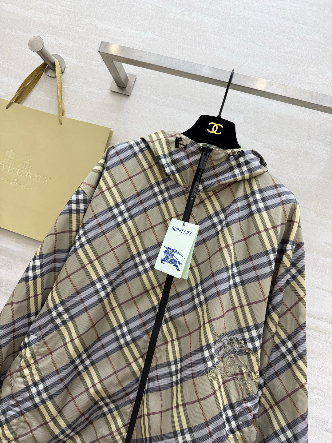 #Burberr♡²⁶ 男女同款 双面穿夹克 真的把“一衣两穿”玩明白了✨一面是经典格纹 复古英伦感拉满