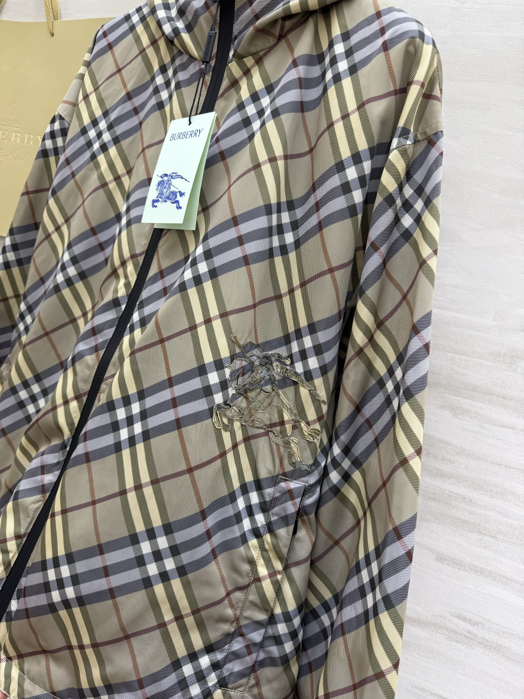 #Burberr♡²⁶ 男女同款 双面穿夹克 真的把“一衣两穿”玩明白了✨一面是经典格纹 复古英伦感拉满
