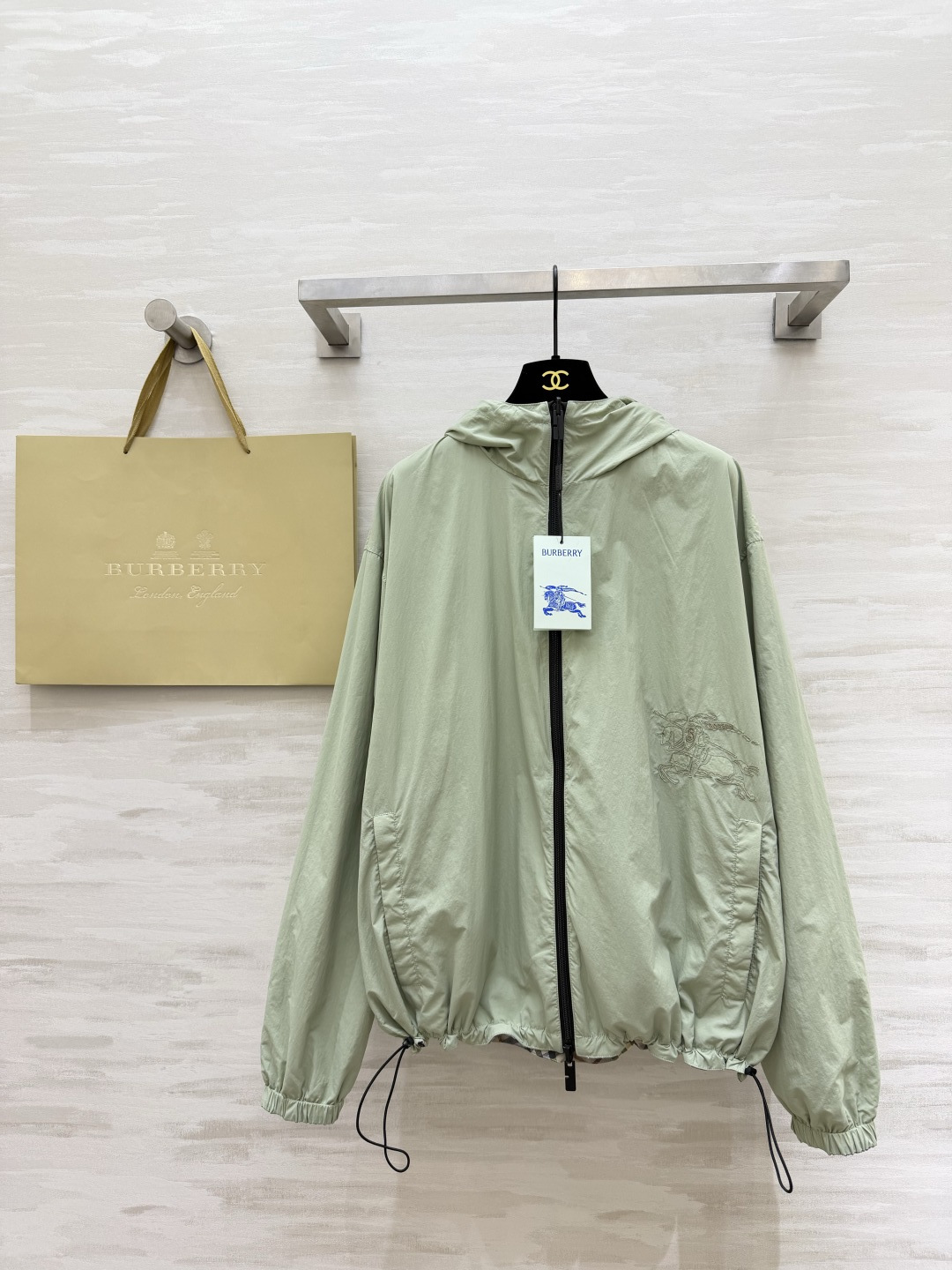 #Burberr♡²⁶ 男女同款 双面穿夹克 真的把“一衣两穿”玩明白了✨一面是经典格纹 复古英伦感拉满