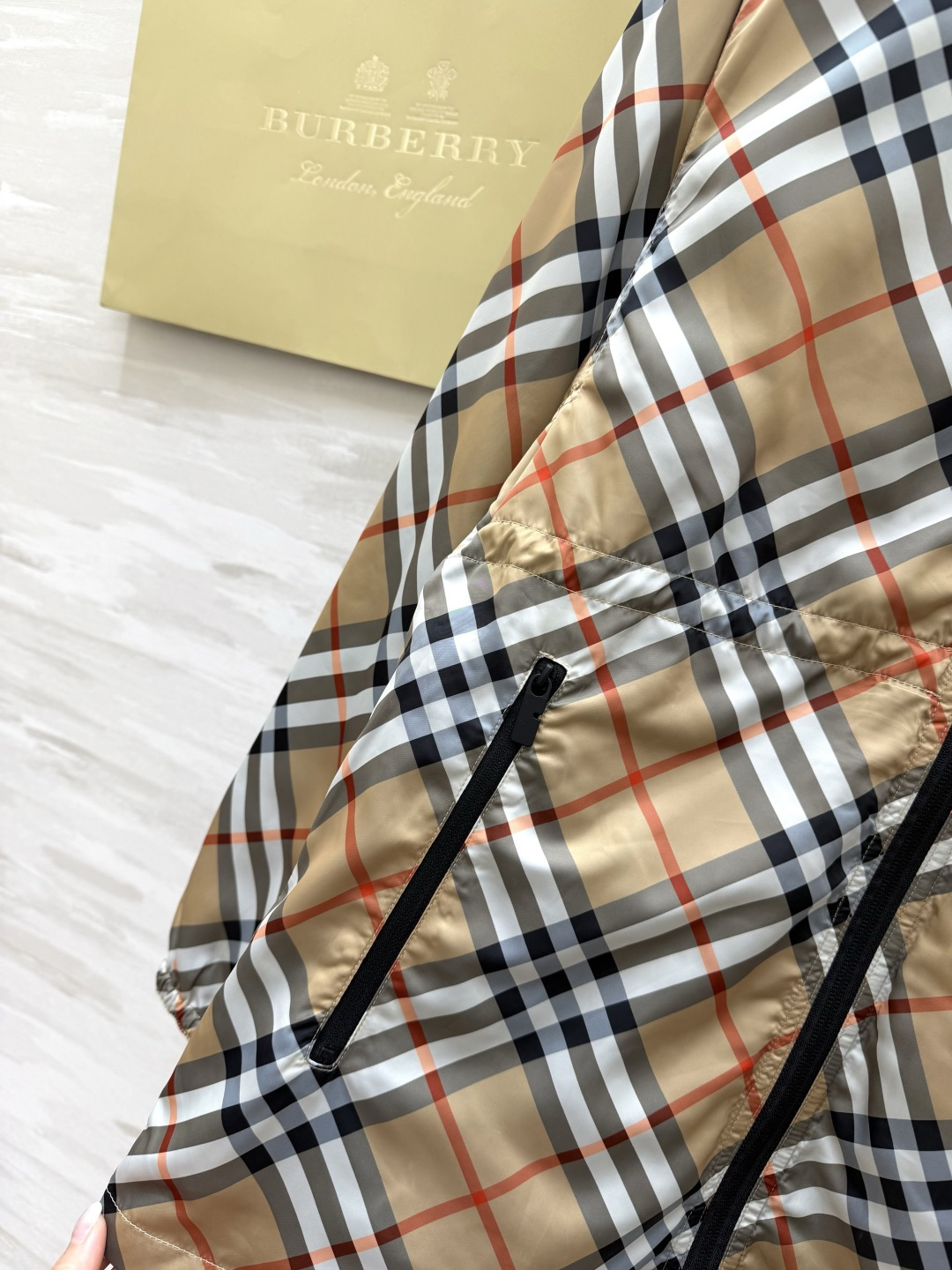 #Burberr♡²⁶新款 格纹风衣 真的戳中我了！经典Vintage格纹+抽绳收腰 ✨ 后背战马刺绣精