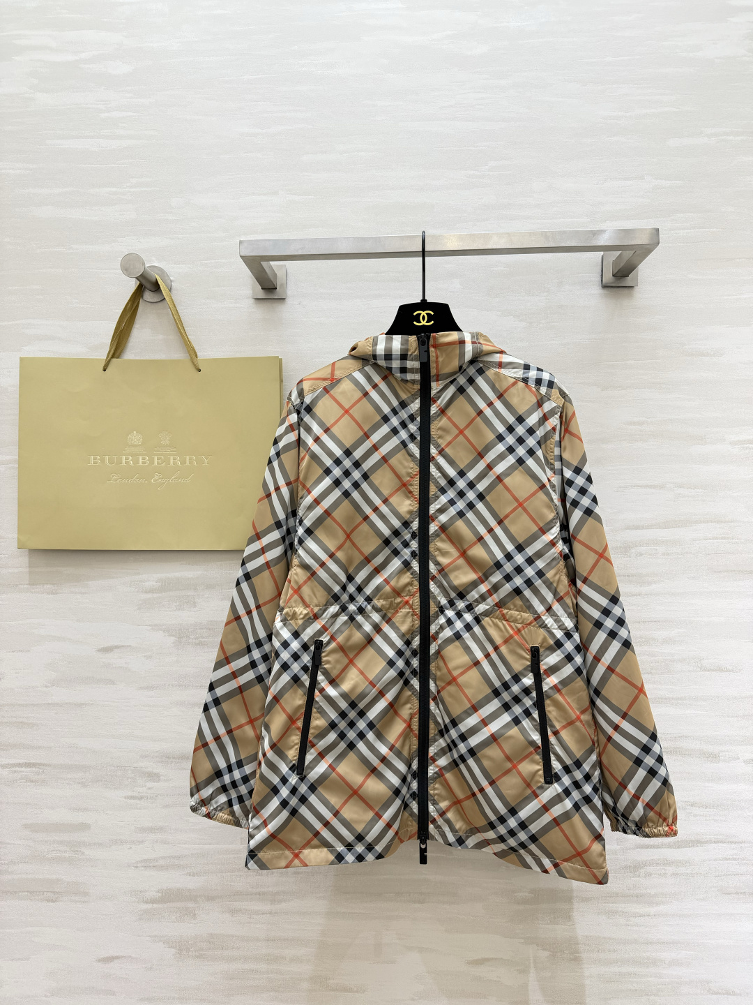 #Burberr♡²⁶新款 格纹风衣 真的戳中我了！经典Vintage格纹+抽绳收腰 ✨ 后背战马刺绣精