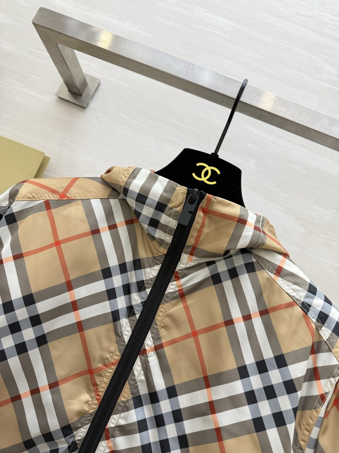 #Burberr♡²⁶新款 格纹风衣 真的戳中我了！经典Vintage格纹+抽绳收腰 ✨ 后背战马刺绣精