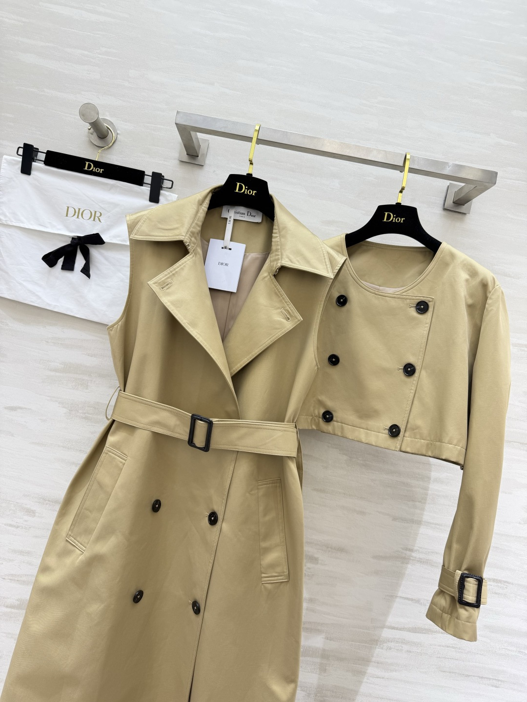 #DIO♡²⁶春夏风衣两件套｜把优雅焊在身上 ✨卡其色永不过时 无袖长裙+短款外套 一衣多穿不费力！无论