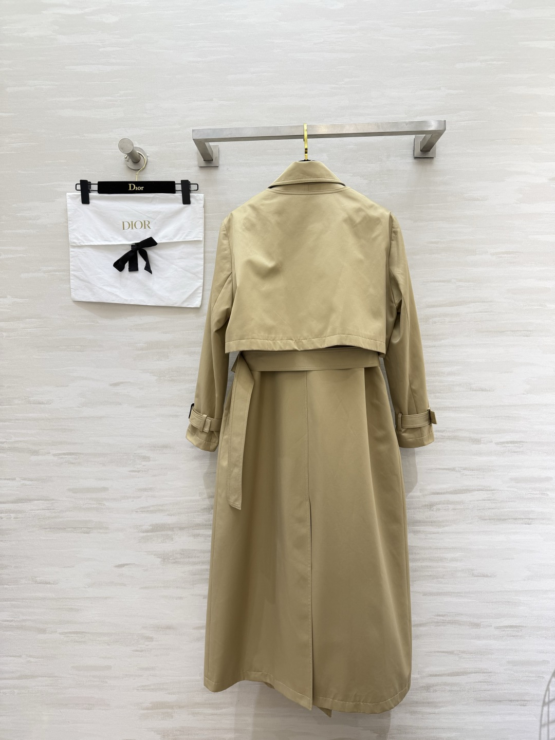 #DIO♡²⁶春夏风衣两件套｜把优雅焊在身上 ✨卡其色永不过时 无袖长裙+短款外套 一衣多穿不费力！无论