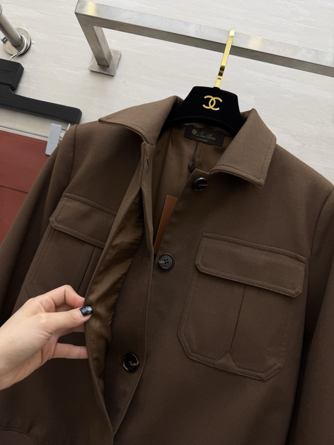 Loro Pian♡²⁶夹克外套 英伦风设计 砂洗斜纹面料柔软又硬挺 翻领+双对称口袋 复古工装感满满 