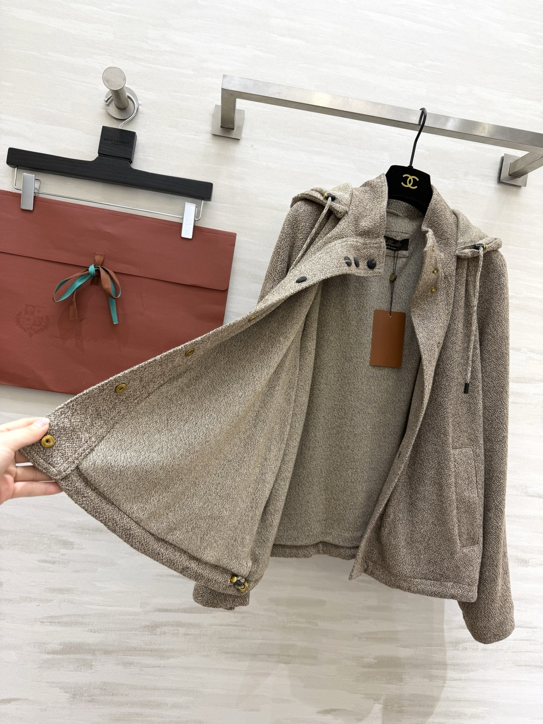 Loro Pian♡²⁶早春系列 连帽真丝羊毛亚麻混纺外套 采用高品质面料 手感软糯 质感超赞！浅驼色杂