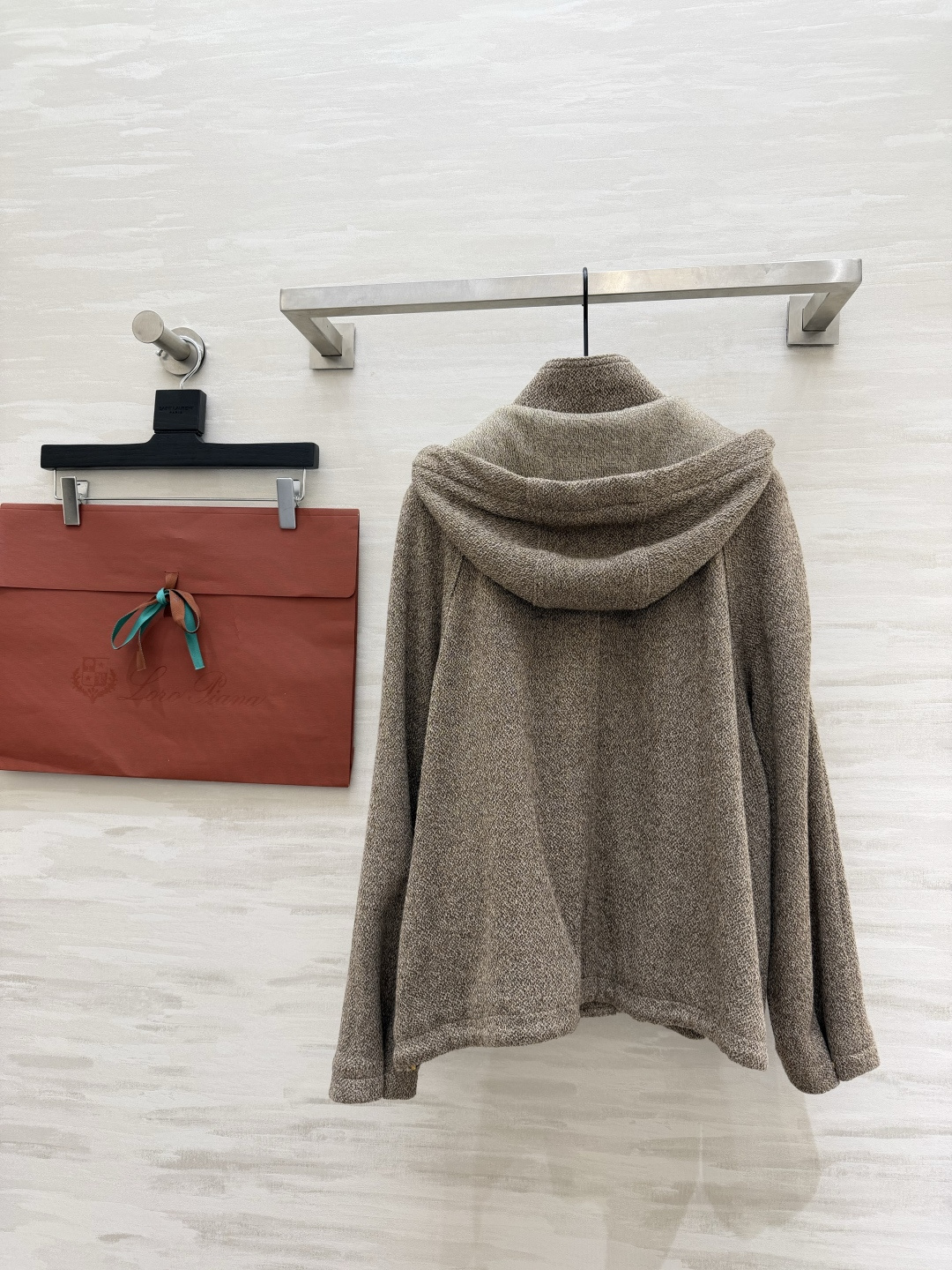 Loro Pian♡²⁶早春系列 连帽真丝羊毛亚麻混纺外套 采用高品质面料 手感软糯 质感超赞！浅驼色杂