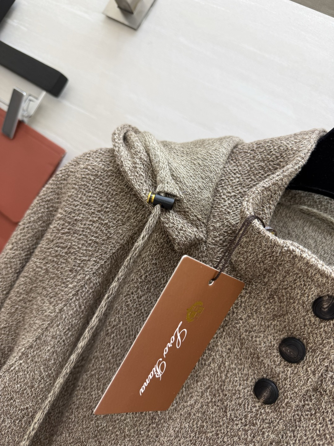 Loro Pian♡²⁶早春系列 连帽真丝羊毛亚麻混纺外套 采用高品质面料 手感软糯 质感超赞！浅驼色杂