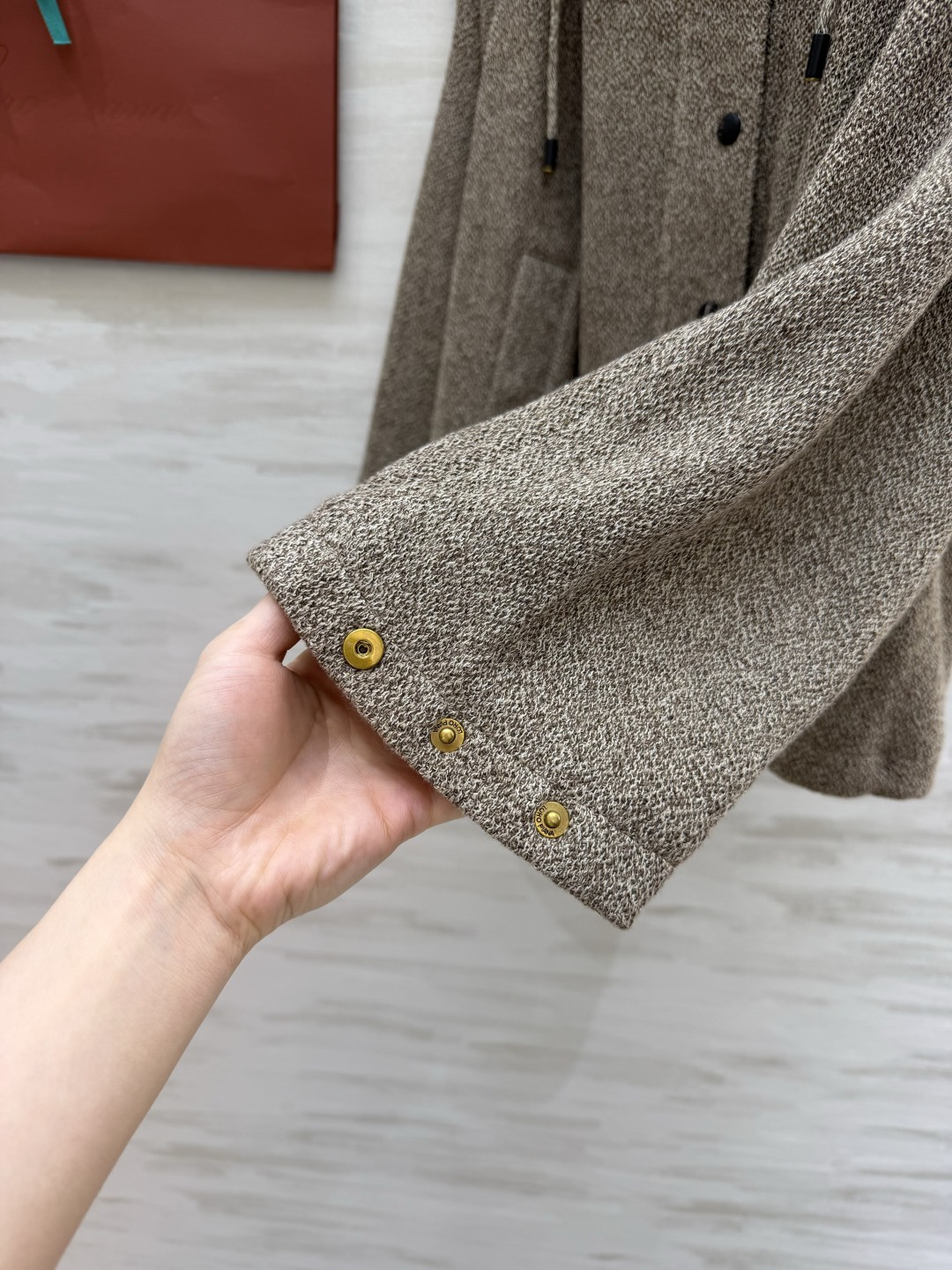 Loro Pian♡²⁶早春系列 连帽真丝羊毛亚麻混纺外套 采用高品质面料 手感软糯 质感超赞！浅驼色杂