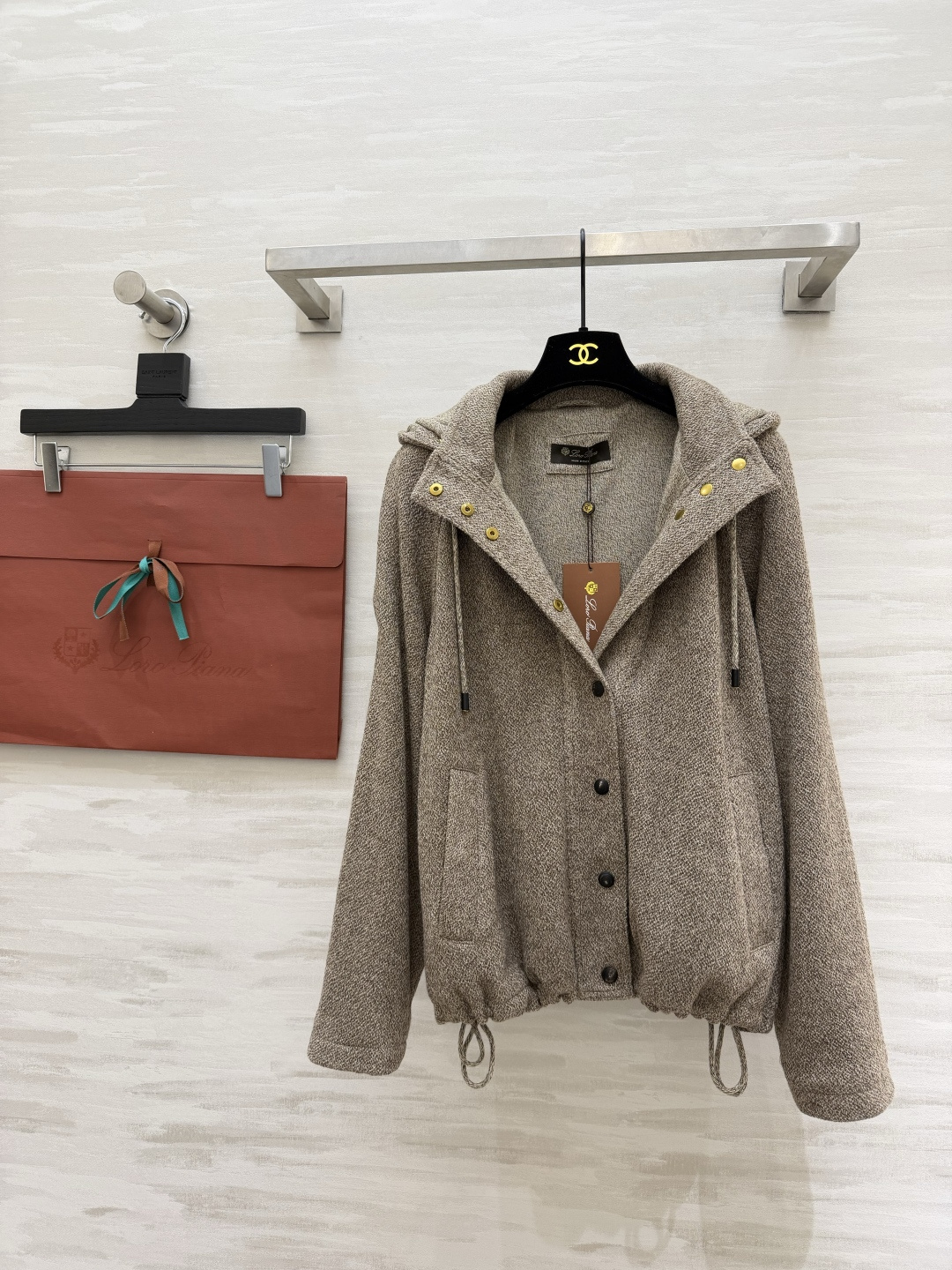 Loro Pian♡²⁶早春系列 连帽真丝羊毛亚麻混纺外套 采用高品质面料 手感软糯 质感超赞！浅驼色杂