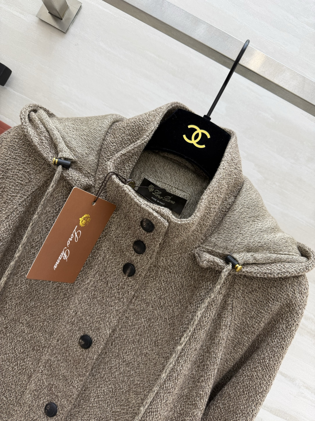 Loro Pian♡²⁶早春系列 连帽真丝羊毛亚麻混纺外套 采用高品质面料 手感软糯 质感超赞！浅驼色杂