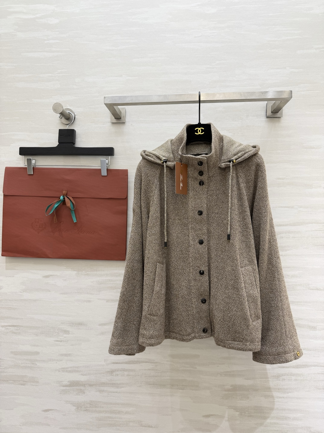 Loro Pian♡²⁶早春系列 连帽真丝羊毛亚麻混纺外套 采用高品质面料 手感软糯 质感超赞！浅驼色杂