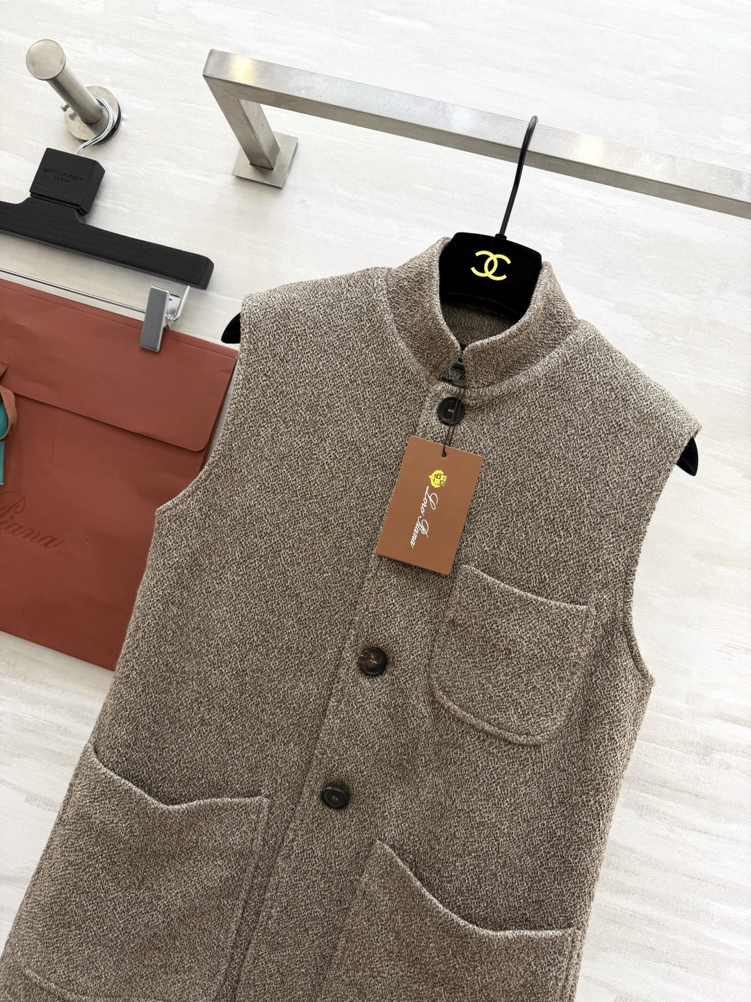 Loro Pian♡²⁶早春系列 真丝羊毛亚麻混纺马甲外套 采用高品质面料 手感软糯 质感超赞！浅驼色杂