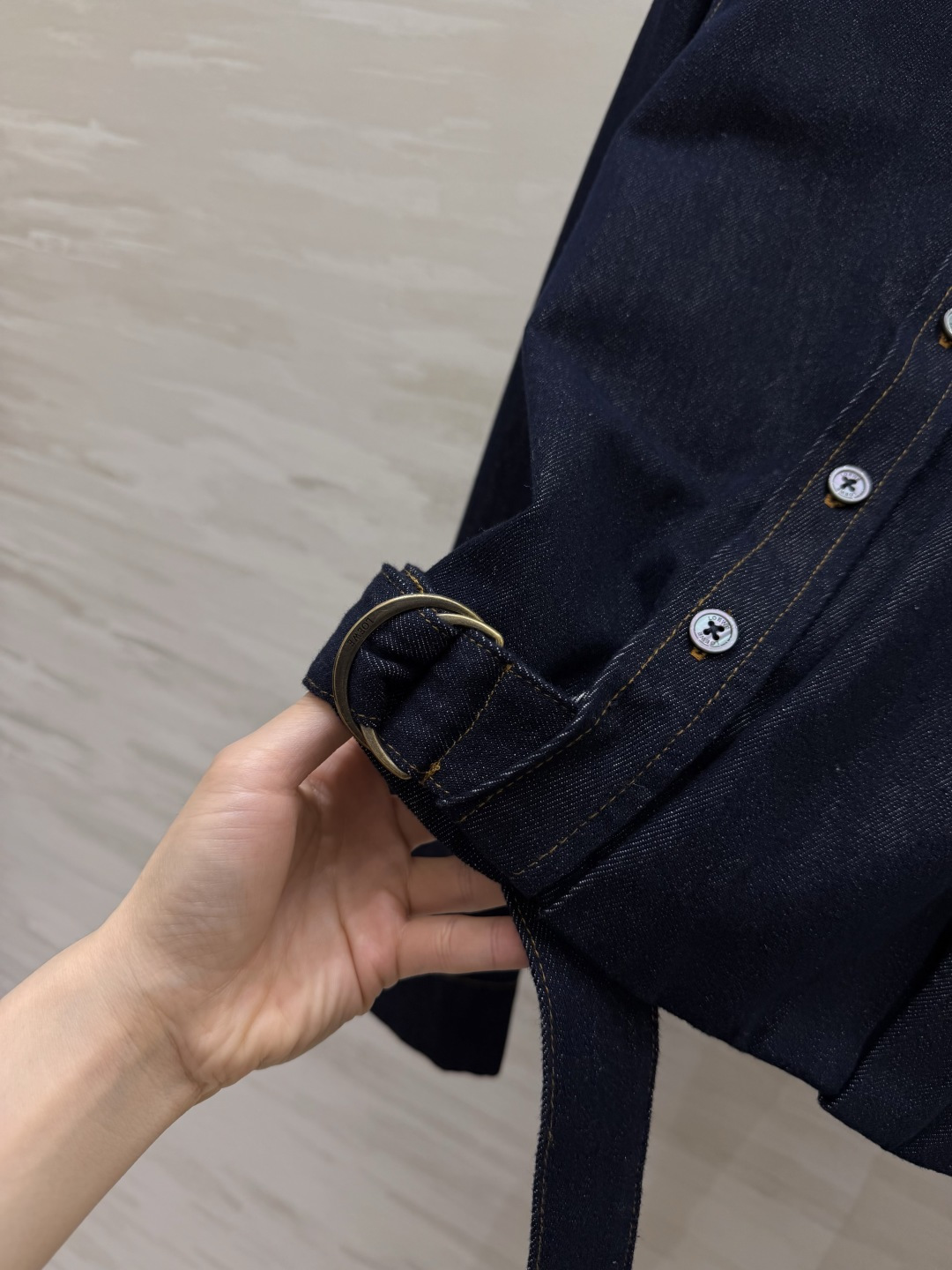 #LOEW♡²⁶｜全新解构单宁牛仔衬衣外套 什么是松弛感？解构垂坠衬衫手拿把掐🤠干净利落又不失趣味性全新
