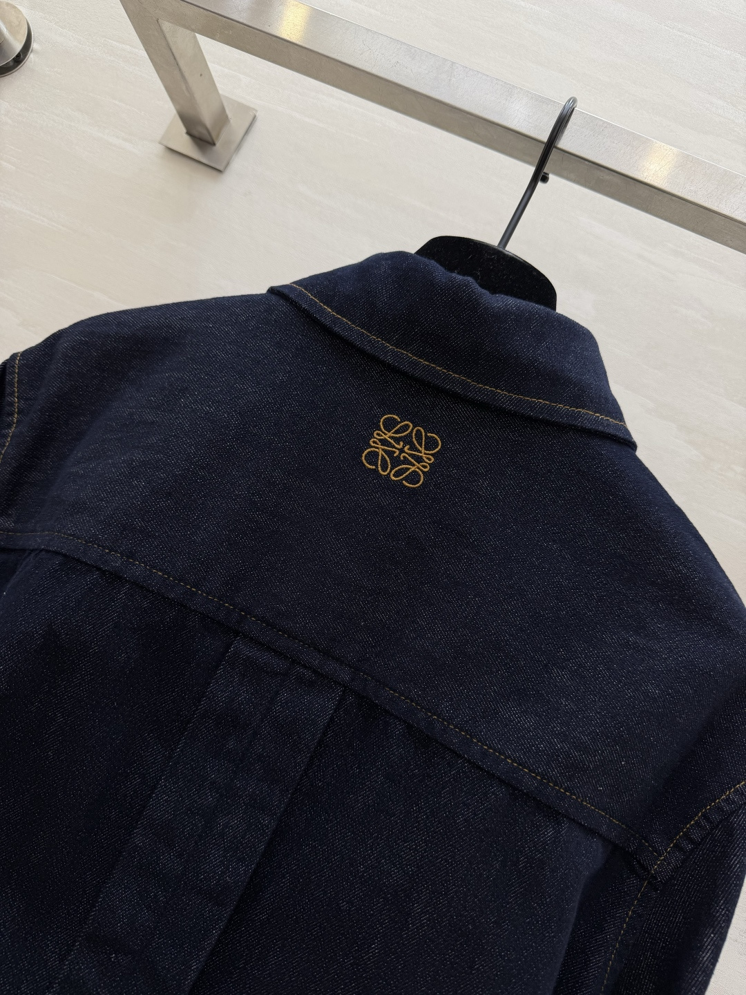 #LOEW♡²⁶｜全新解构单宁牛仔衬衣外套 什么是松弛感？解构垂坠衬衫手拿把掐🤠干净利落又不失趣味性全新