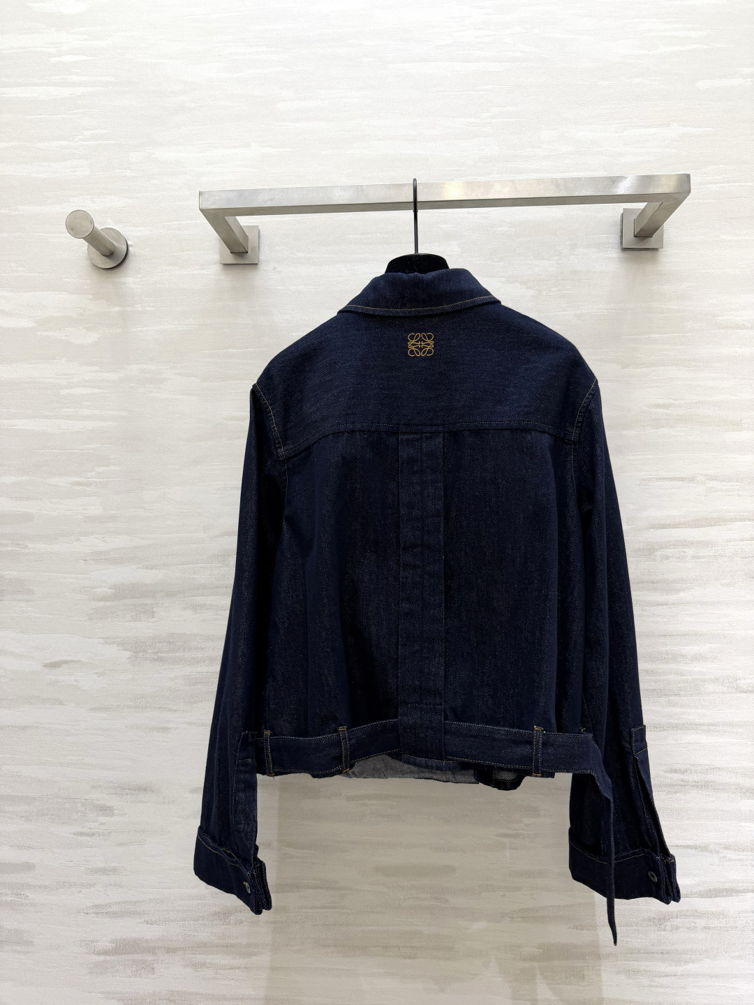 #LOEW♡²⁶｜全新解构单宁牛仔衬衣外套 什么是松弛感？解构垂坠衬衫手拿把掐🤠干净利落又不失趣味性全新