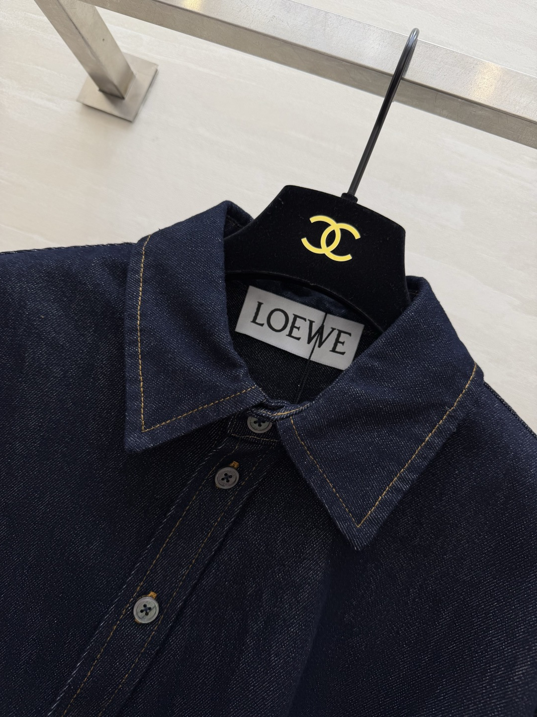 #LOEW♡²⁶｜全新解构单宁牛仔衬衣外套 什么是松弛感？解构垂坠衬衫手拿把掐🤠干净利落又不失趣味性全新